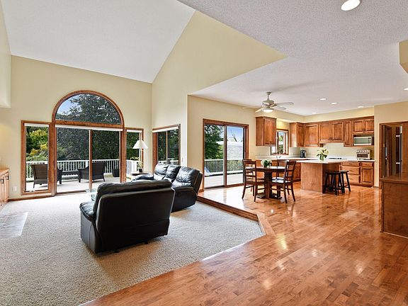 3rd image of 4515 Vinewood Ln N