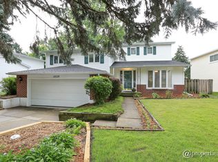 1829 E Basswood Ln, Mount Prospect, IL 60056
