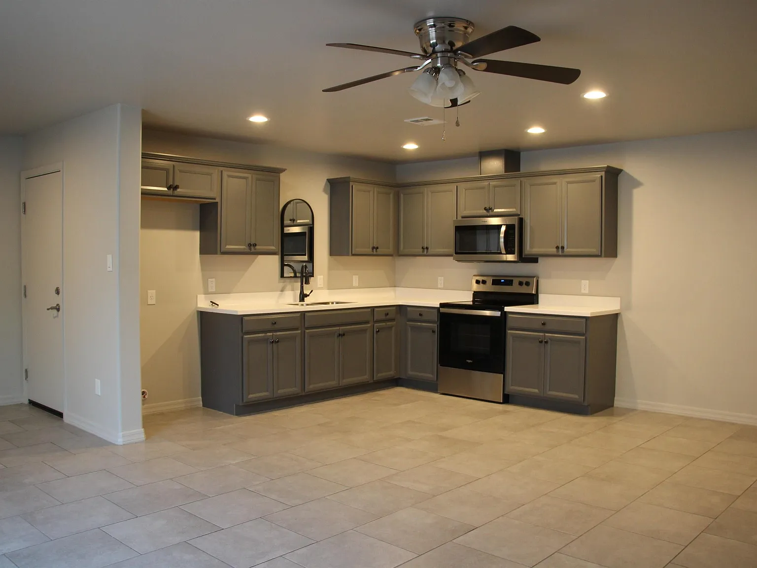 2 bed, 1.0 bath, 1045 sqft, $1,300 — Photo 2