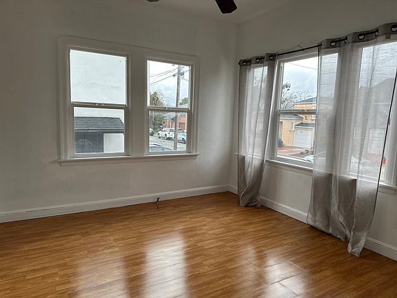 3rd image of 2530 Parker Ave