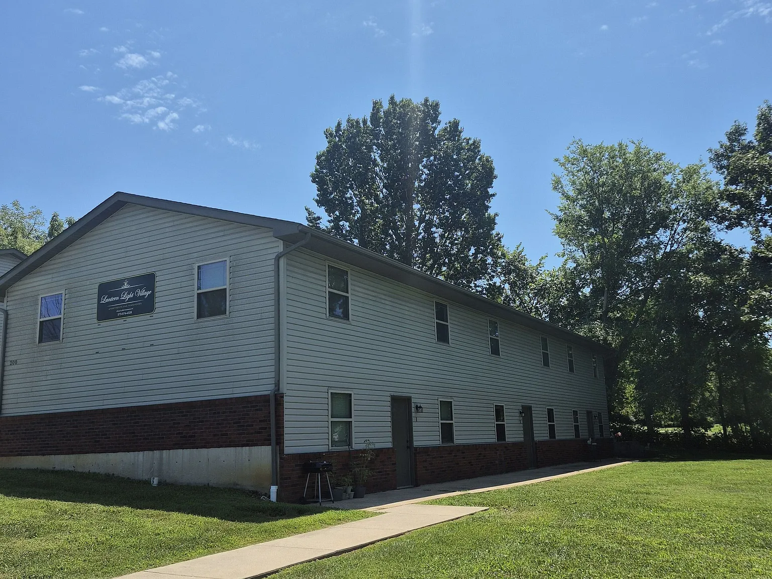 2 bed, 1.0 bath, 1000 sqft, $850 — Photo 1