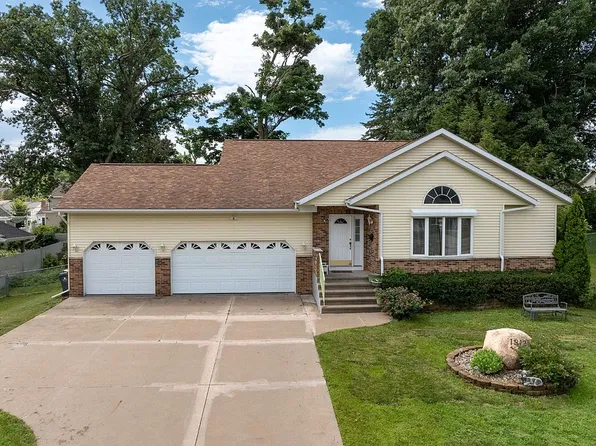 1313 29th St NE, Cedar Rapids, IA 52402