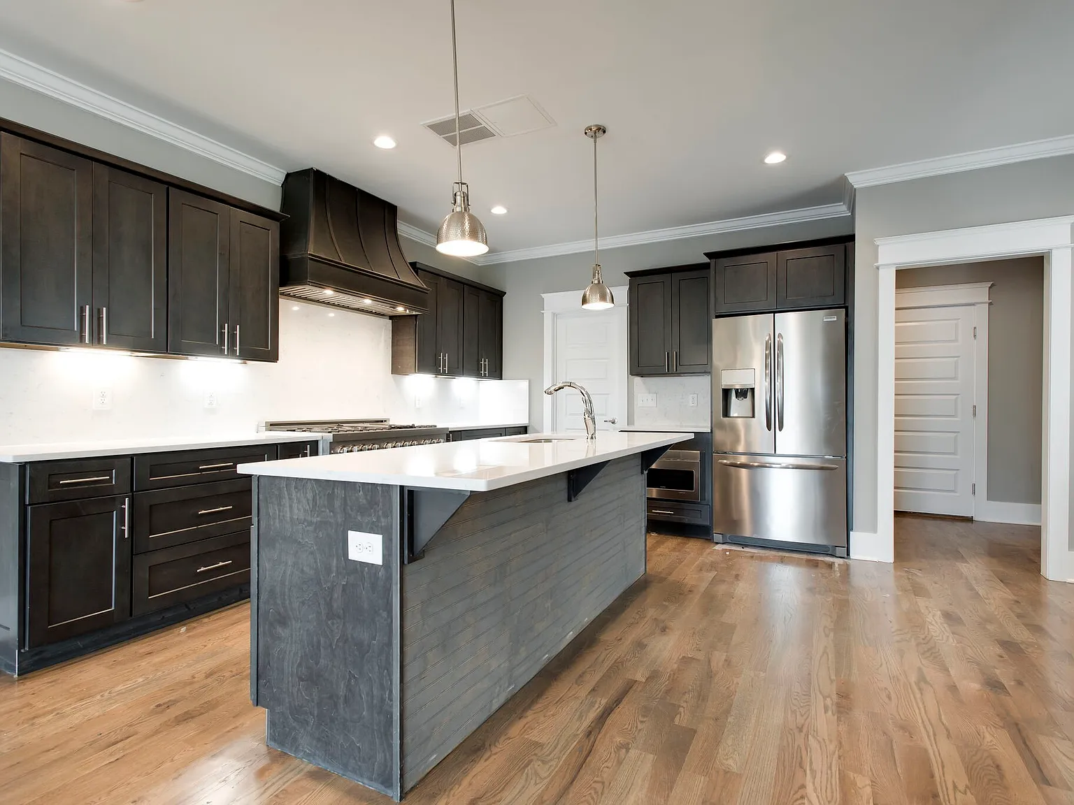 3 bed, 2.5 bath, 2596 sqft, $3,800 — Photo 1