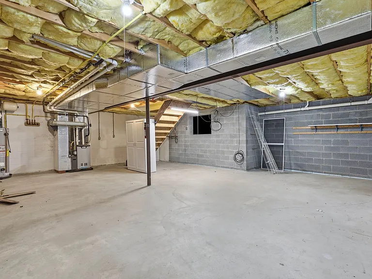 472 Hillside Dr — Photo 37