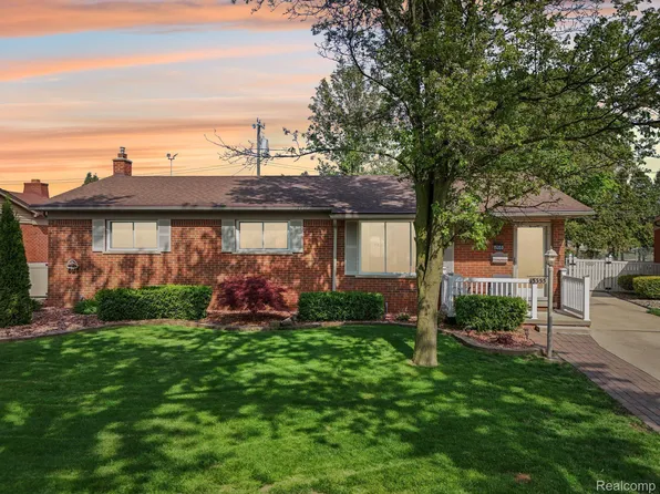 15353 Nancy St, Southgate, MI 48195