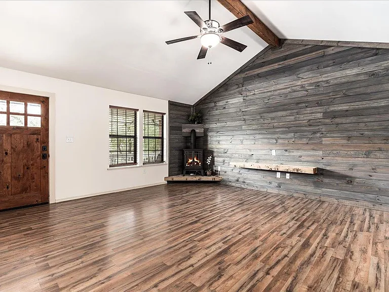 408 Breezing Ln — Photo 11