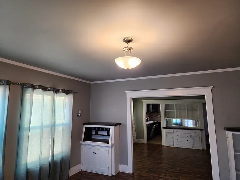 1544 S Van Ness Ave — Photo 3