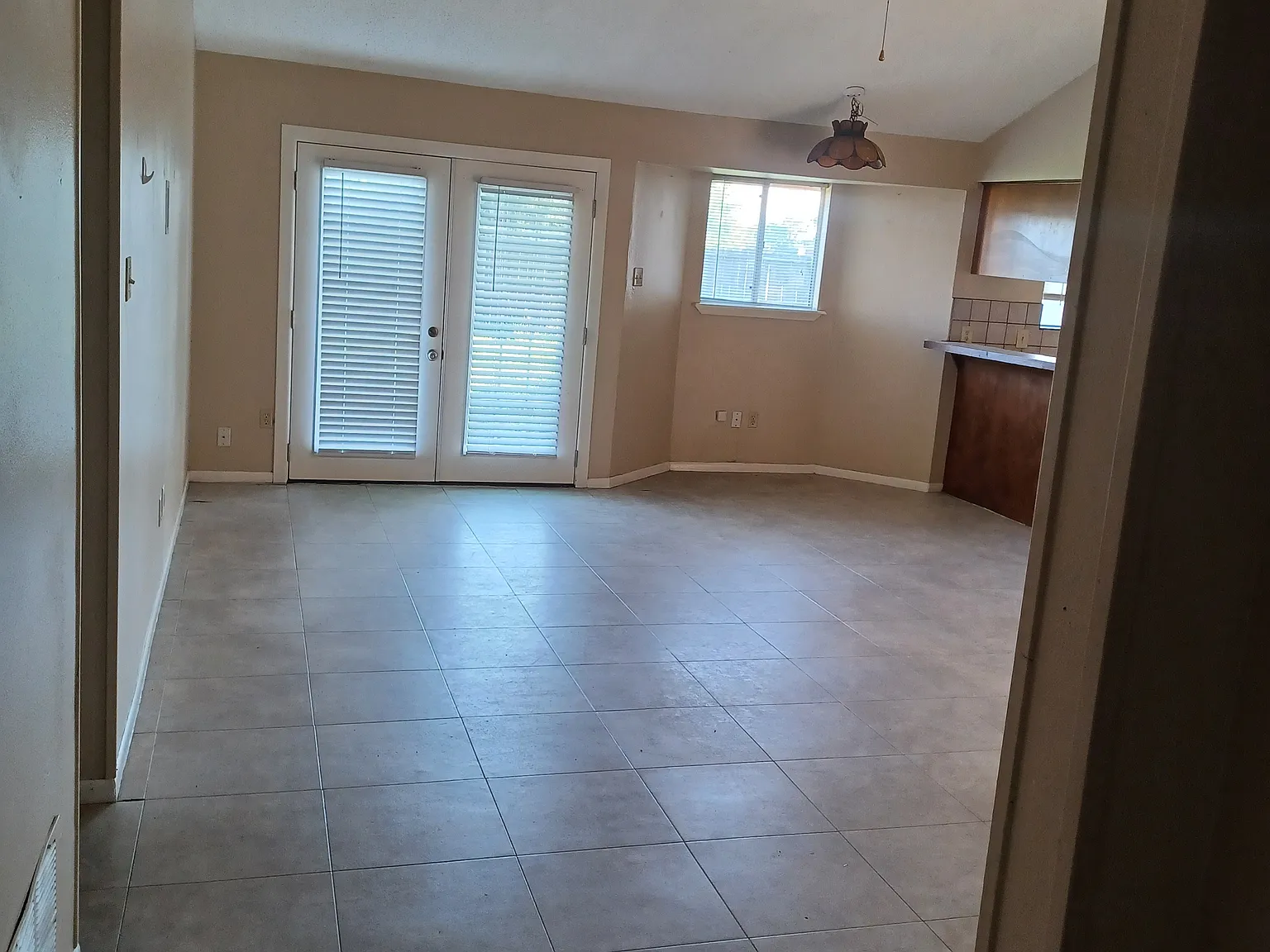 3 bed, 1563 sqft, $2,000 — Photo 4
