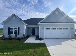 505 E Black Water Ln, Maysville, NC 28555