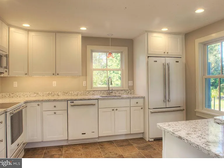 5253 Upper Mountain Rd — Photo 7