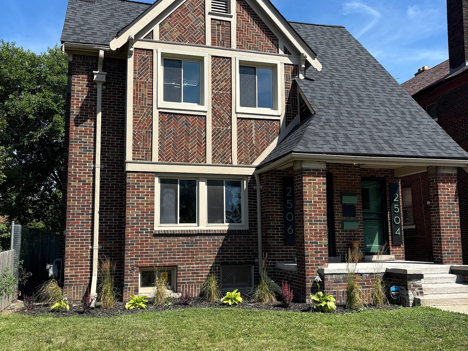 2506 W Euclid St — Photo 1