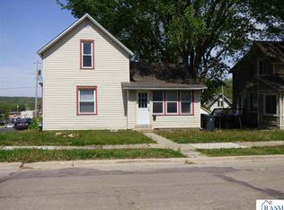 902 N 5th St, Mankato, MN 56001