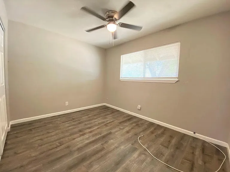 809 E Bellevue Rd — Photo 10