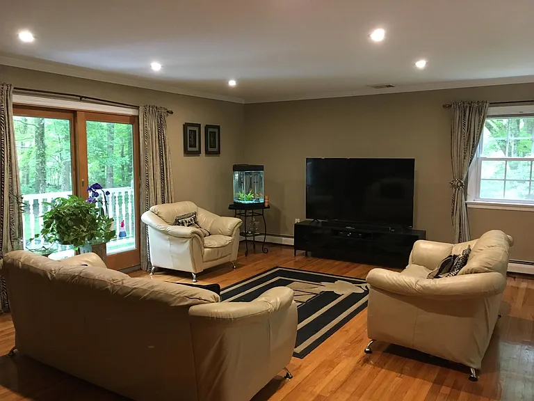 122 Deforest Rd — Photo 3