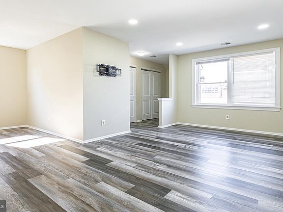 3rd image of 9463 Ashton Rd