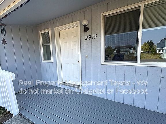 2nd image of 2915 Moore St