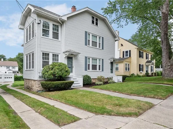 114 Meadow Rd, Woonsocket, RI 02895