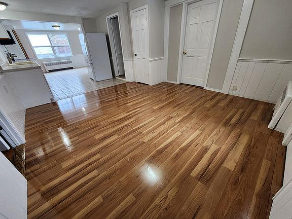 4th image of 818 Bedford St #1