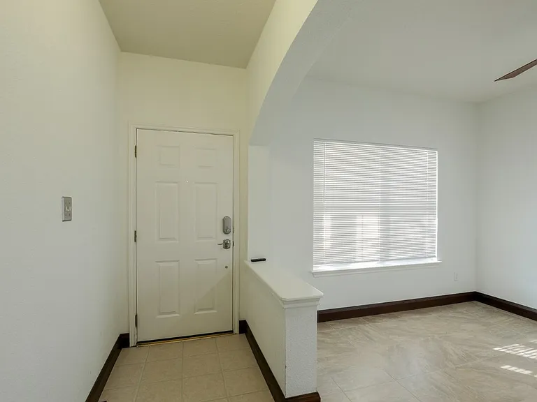 11810 Navasota St — Photo 3