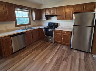 746 Olympic Dr, Waterloo, IA 50701