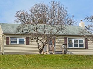 404 S 7th St, Akron, PA 17501