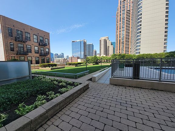 3rd image of 1250 S Michigan Ave APT 900