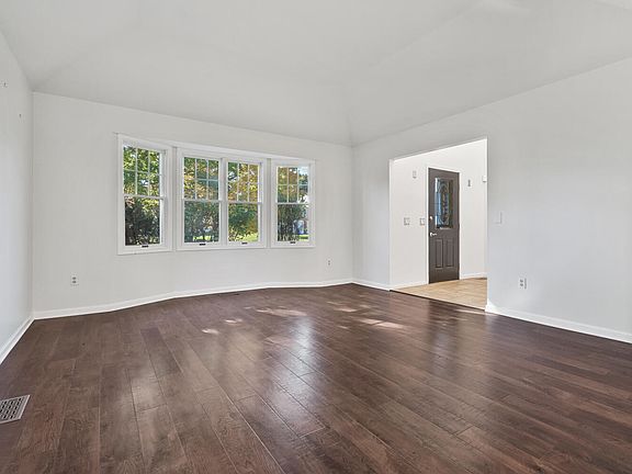3rd image of 7605 Muirfield Dr