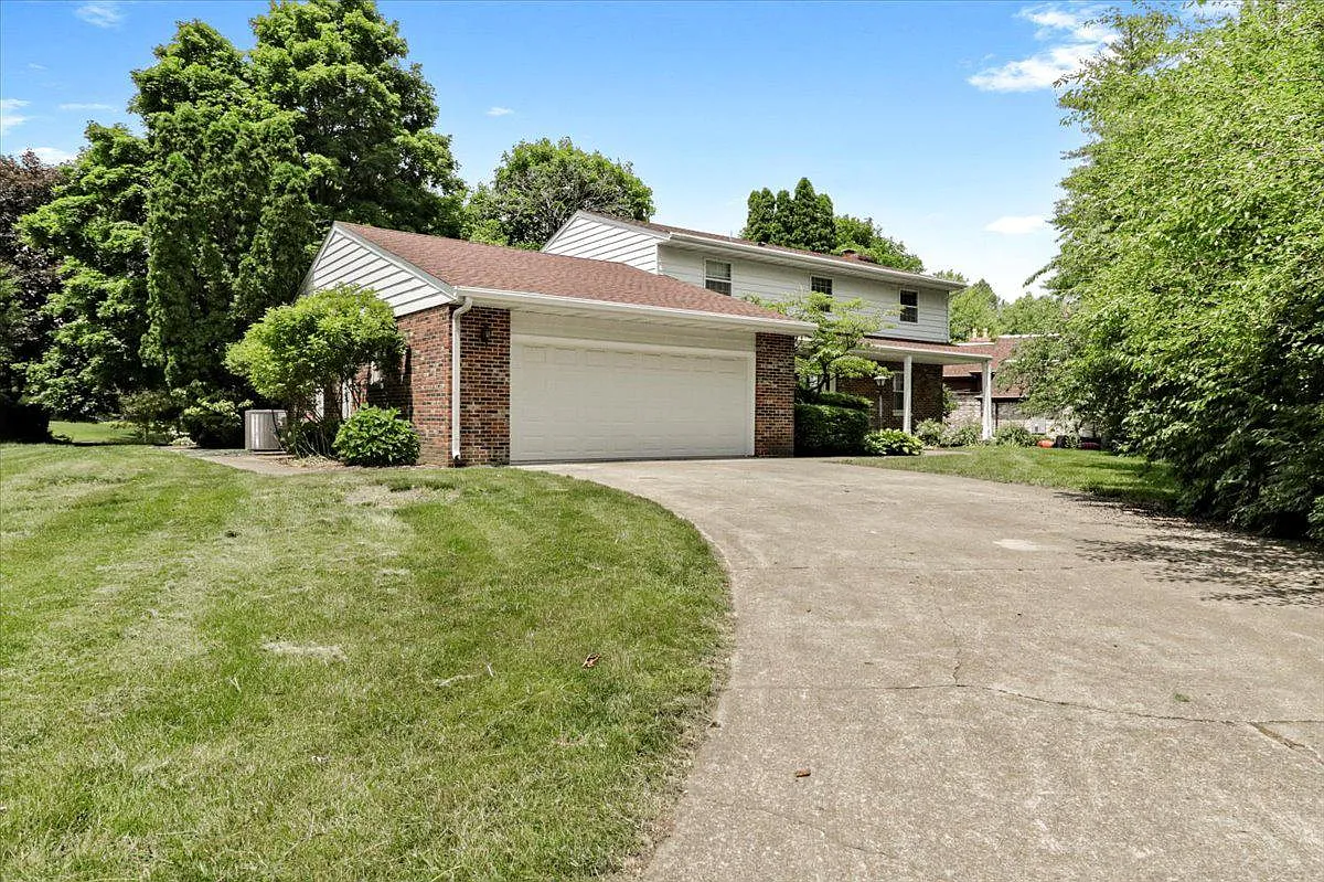 40 Maple Ct photo 1