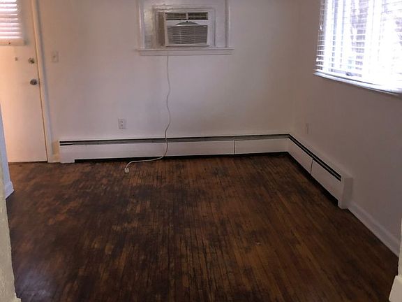 4th image of 1718 E Avenue B