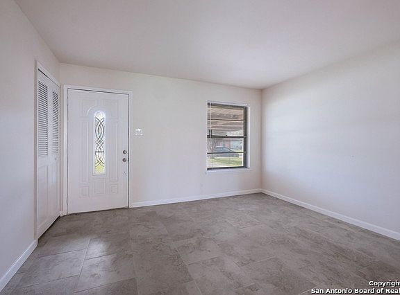 4th image of 103 Lake Valley St