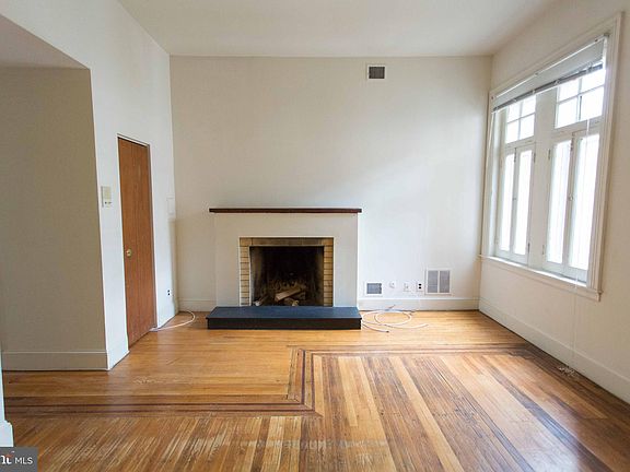 4th image of 723 Spruce St APT 2F