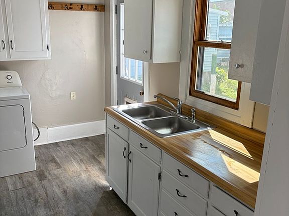 4th image of 418 S 4th St