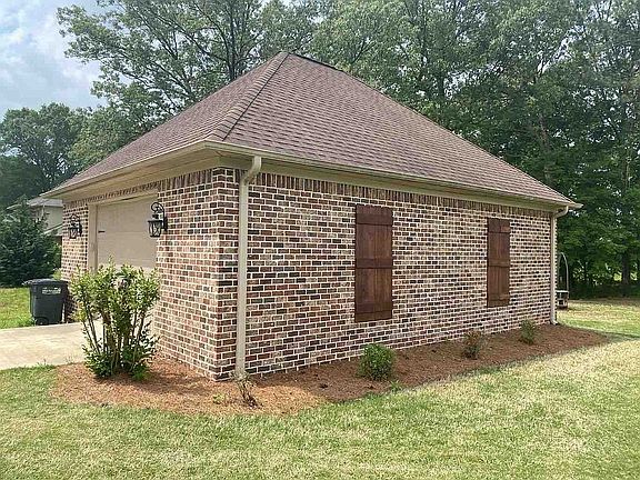 Detached Garage
