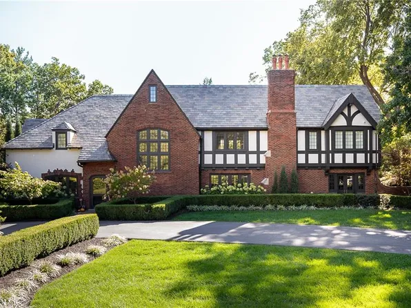 2201 Stratford Rd, Mission Hills, KS 66208