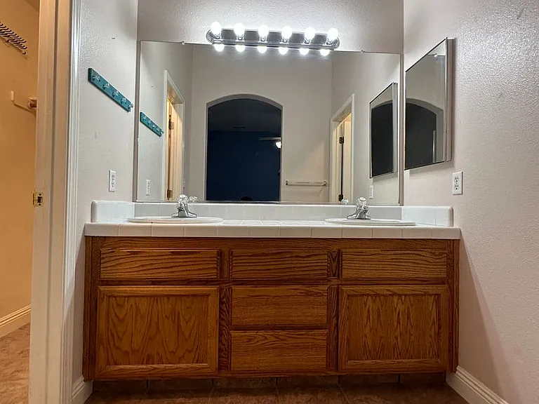 2935 S Aspen St — Photo 17