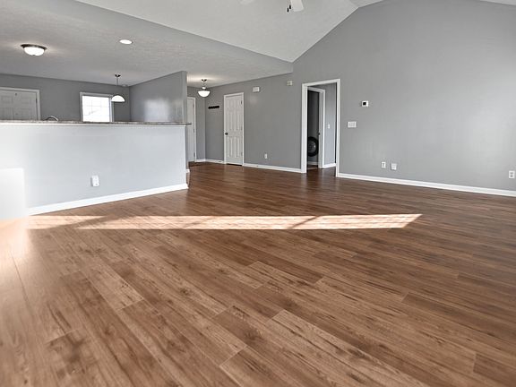 3rd image of 3504 Oak Creek Dr