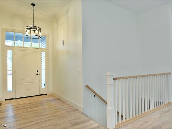 2nd image of 1240 Skyline Ln