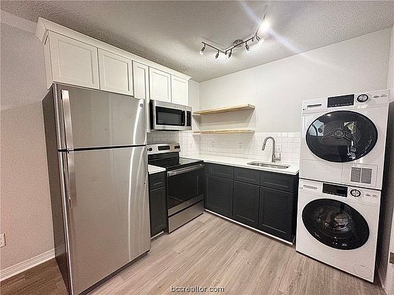 3rd image of 704 Yegua St #202