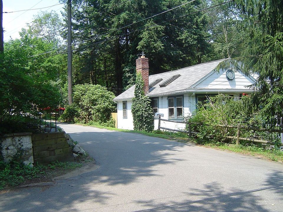 1st image of 221 Lake Dr
