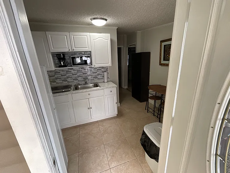 220 NE 12th Ave #1 — Photo 4