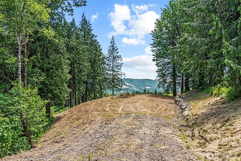 5th image of 1899 Mt Pleasant Road