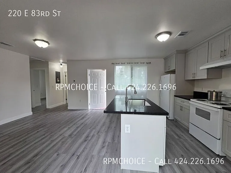 220 E 83rd St — Photo 2