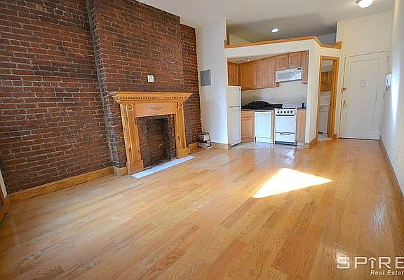 2nd image of 346 W 47th St APT 4C