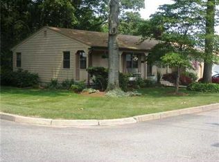 343 E View Ave, Cranston, RI 02920