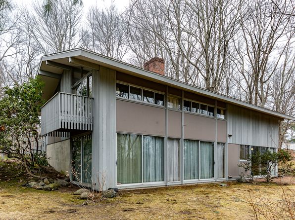 55 Westwood Dr, Middlebury, CT 06762
