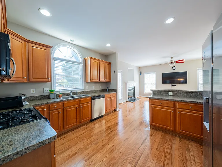 9721 Pemberton Crossing Dr — Photo 34