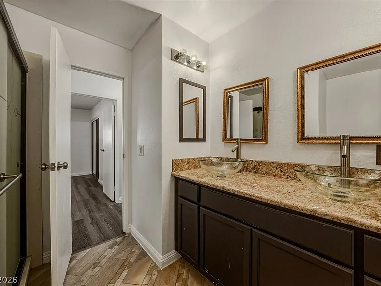 6760 W Oakey Blvd — Photo 36