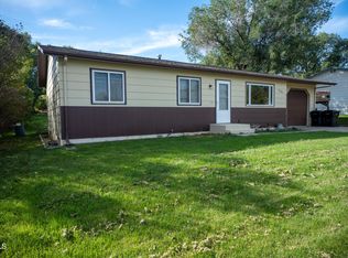 2134 Coulee Dr N, Mandan, ND 58554