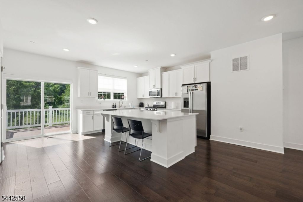 6 Coogan Ct, Morris Plains, NJ - More