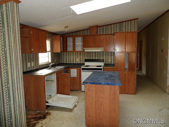 3rd image of 141 Josiah Ln